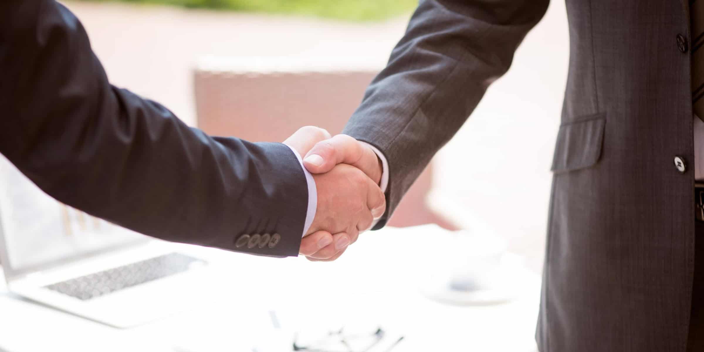 deal close handshake