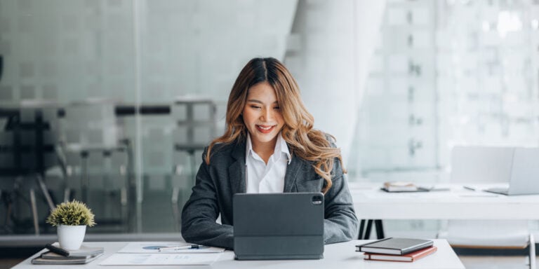 Asian business woman using a laptop in the office.