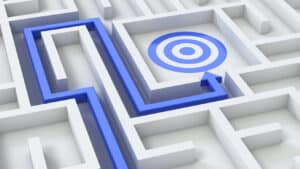 A blue arrow in the middle of a maze.